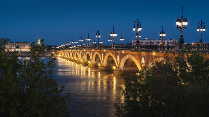 Bordeaux/immobilier/CENTURY21 Cabinet Rollin/Bordeaux pont de pierre napoléon patrimoine maison immobilier echoppe