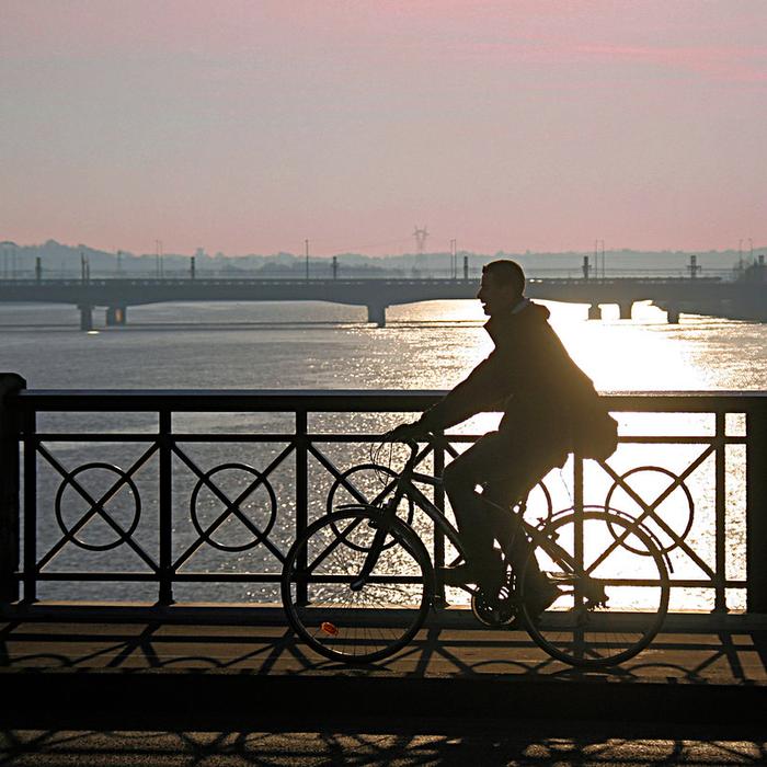 Bordeaux-Chartrons/immobilier/CENTURY21 Cabinet Rollin/eco mobilité vélo transports bordeaux chartrons quais pont pierre